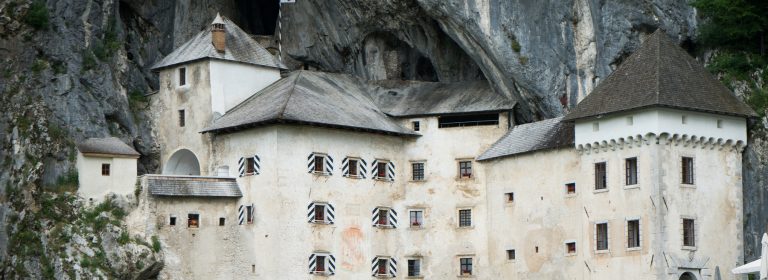 Castillo Predjama en Eslovenia
