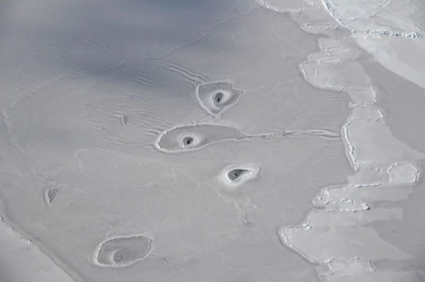 Tres extraños agujeros en el Ártico desconciertan a científicos de la NASA