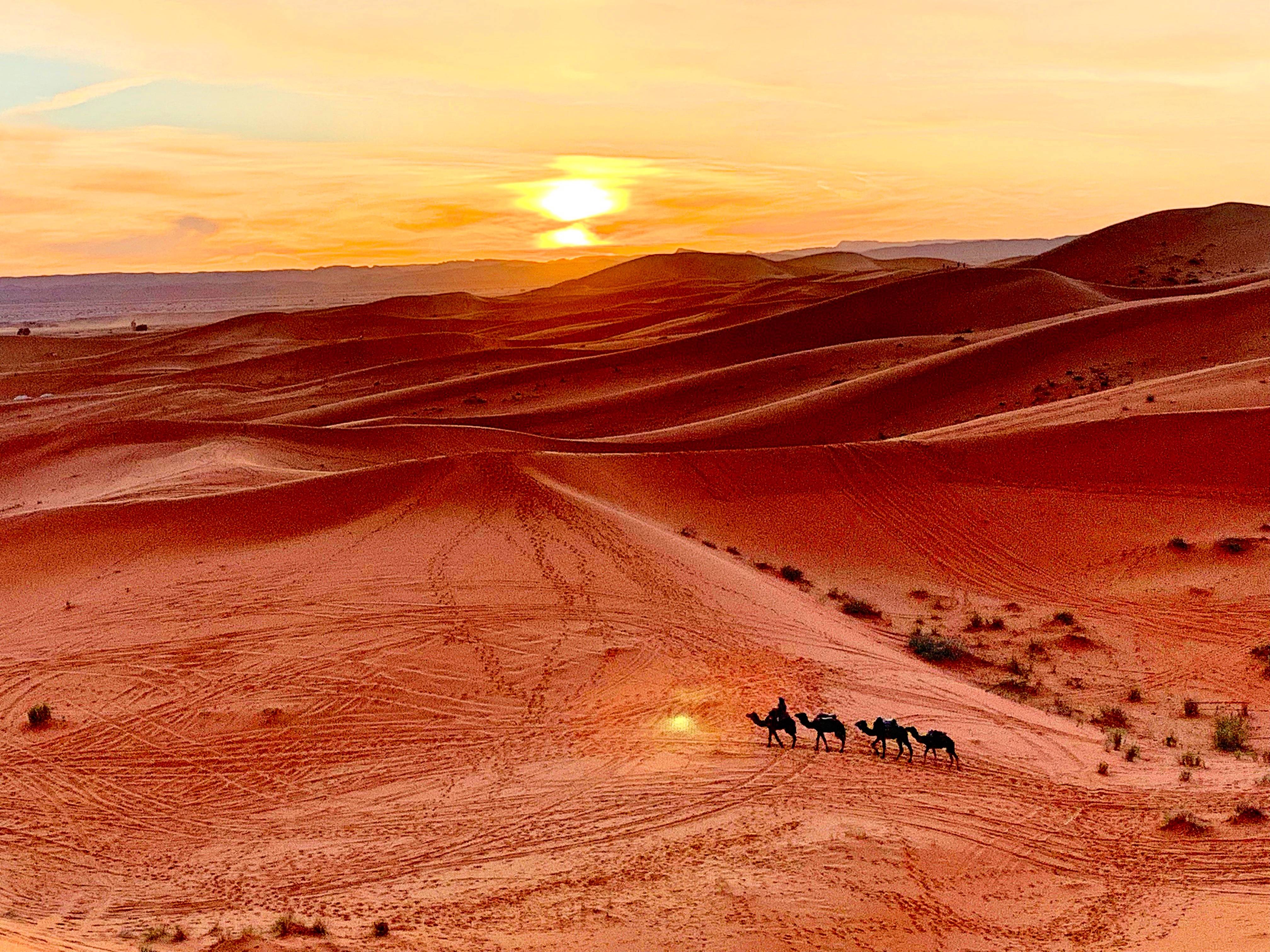 Atardecer en el desierto del Sáhara marroquí
